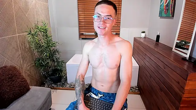 Snapshot of Lil_James chatting on November 6, 2025, 7:48 pm Lil James online show from November 6, 2025, 7:48 pm