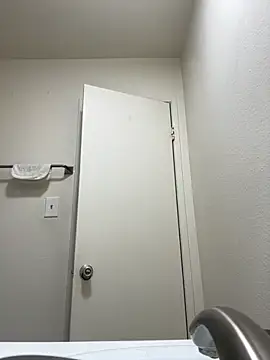 Snapshot of Mrmakeherwet_Tez chatting on October 25, 2025, 8:25 pm Mrmakeherwet Tez online show from October 25, 2025, 8:25 pm