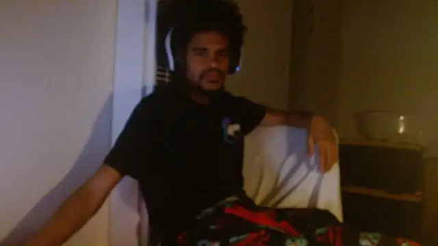 Snapshot of Mrmakeherwet_Tez chatting on November 25, 2025, 5:29 am Mrmakeherwet Tez online show from November 25, 2025, 5:29 am