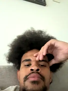 Snapshot of Mrmakeherwet_Tez chatting on December 5, 2025, 8:16 pm Mrmakeherwet Tez online show from December 5, 2025, 8:16 pm