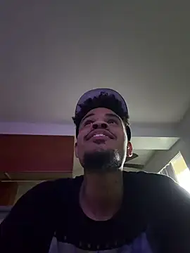 Snapshot of Mrmakeherwet_Tez chatting on May 14, 2026, 2:18 am Mrmakeherwet Tez online show from May 14, 2026, 2:18 am