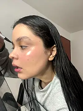 Selena Roa online show from December 20, 2025, 6:26 pm