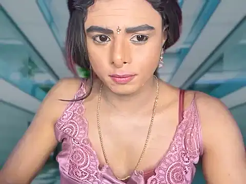 DoraMAYA online show from November 1, 2025, 6:21 pm