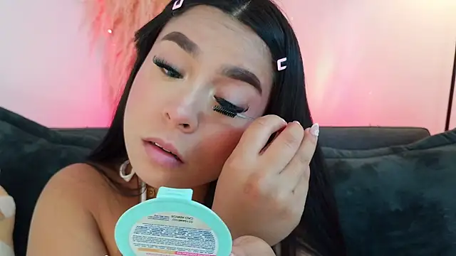 mia roux1 online show from April 10, 2026, 9:19 pm