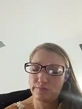 Snapshot of creamylittlecupcake chatting on October 23, 2025, 10:03 am creamylittlecupcake online show from October 23, 2025, 10:03 am