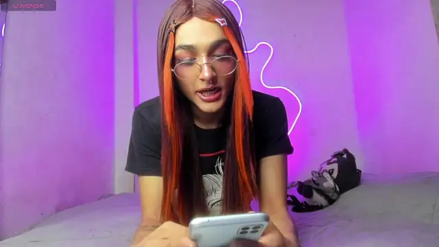 Snapshot of Mika__velvet chatting on October 27, 2025, 10:14 pm Mika velvet online show from October 27, 2025, 10:14 pm