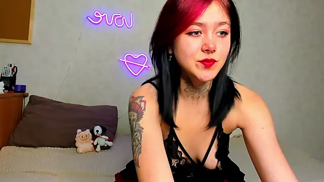 your sweetMia online show from October 28, 2025, 1:53 am