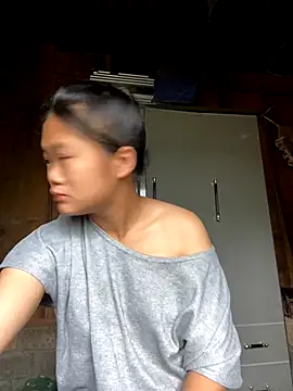 Snapshot of Junny211 chatting on October 25, 2025, 4:42 am Junny211 online show from October 25, 2025, 4:42 am