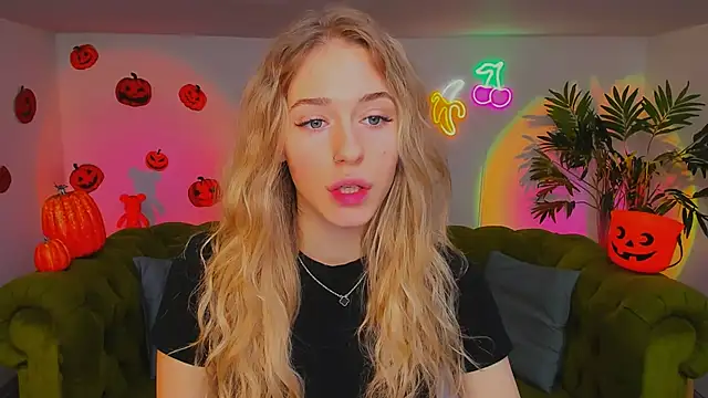 sassy cutie online show from November 4, 2025, 6:01 am