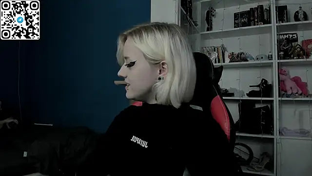 Holy Mistress S online show from December 23, 2025, 9:51 am