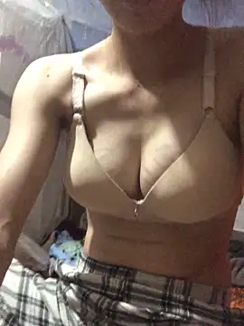 Snapshot of kity-cute chatting on November 7, 2025, 1:44 pm kity-cute online show from November 7, 2025, 1:44 pm