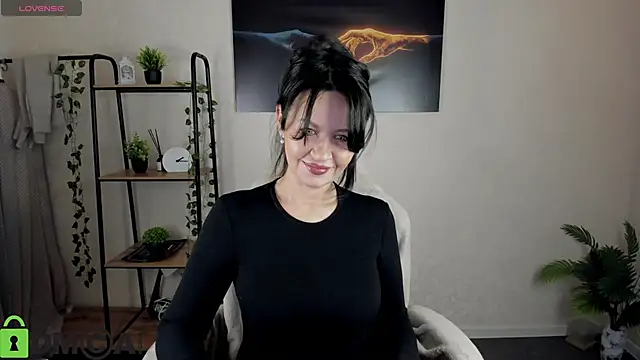 Sara Devills online show from December 15, 2025, 1:10 am