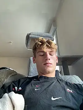 Snapshot of Charlycki chatting on November 3, 2025, 9:10 am Charlycki online show from November 3, 2025, 9:10 am