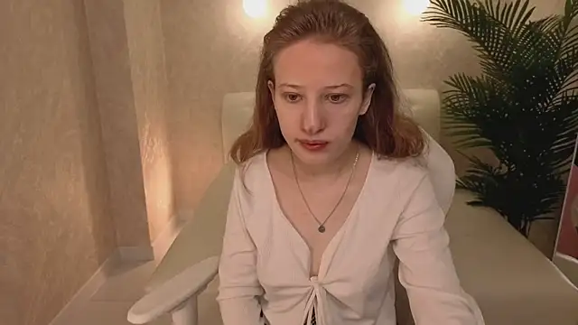 Amanda Watson  online show from October 25, 2025, 9:39 am