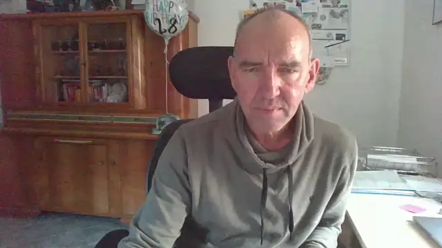 Lutzi1970 online show from November 11, 2025, 2:28 pm