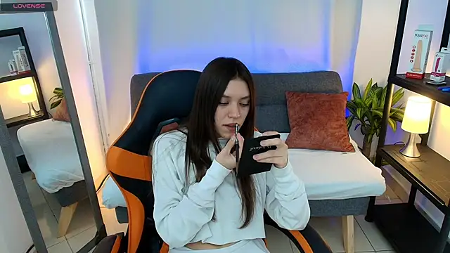 Snapshot of MilaHart chatting on November 2, 2025, 6:10 pm MilaHart online show from November 2, 2025, 6:10 pm