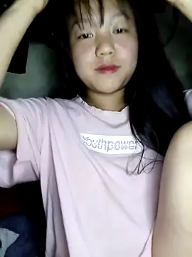 Quynhsumon online show from March 10, 2026, 4:01 pm