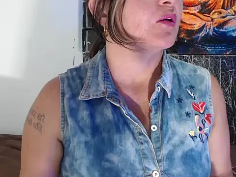 Debora Cienfuegos25 online show from November 9, 2025, 1:15 am