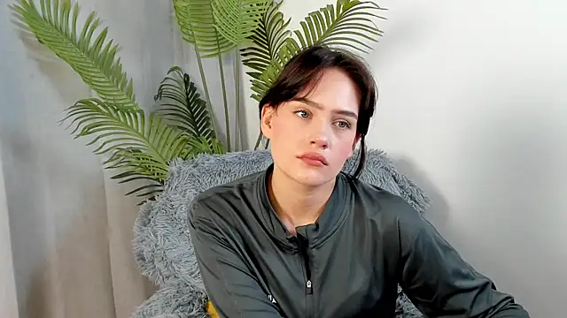 SusannDimanche online show from October 28, 2025, 2:20 pm