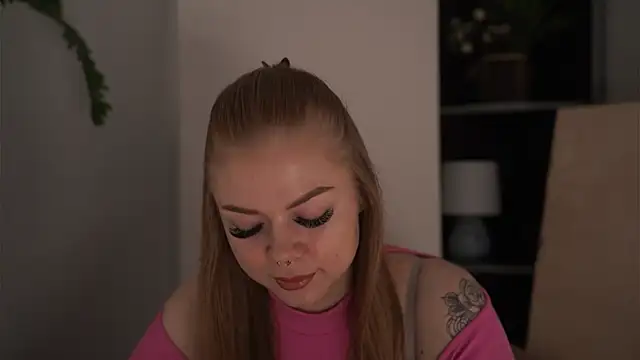 Snapshot of SolStairs chatting on October 24, 2025, 11:39 am SolStairs online show from October 24, 2025, 11:39 am