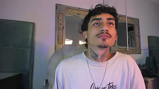 Mr Strike online show from December 19, 2025, 7:32 pm