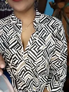 Snapshot of CoupleShow_432 chatting on February 6, 2026, 12:19 pm CoupleShow 432 online show from February 6, 2026, 12:19 pm