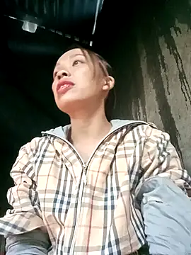 Snapshot of Karin-n chatting on November 4, 2025, 8:24 am Karin-n online show from November 4, 2025, 8:24 am