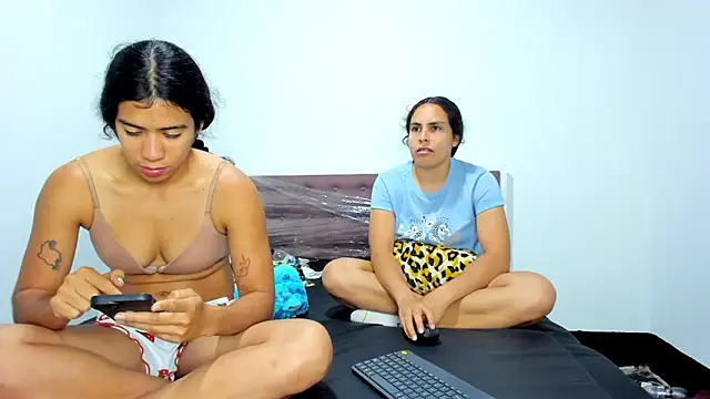 AshleyDeLuca  online show from February 2, 2026, 11:03 pm