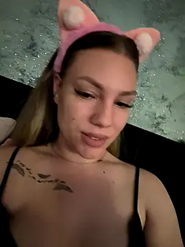 Snapshot of KittenKarlla chatting on October 31, 2025, 8:32 pm KittenKarlla online show from October 31, 2025, 8:32 pm