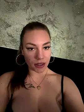 KittenKarlla online show from November 5, 2025, 7:36 pm