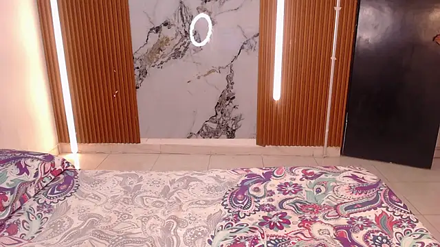 rosselyn  online show from December 20, 2025, 12:34 pm