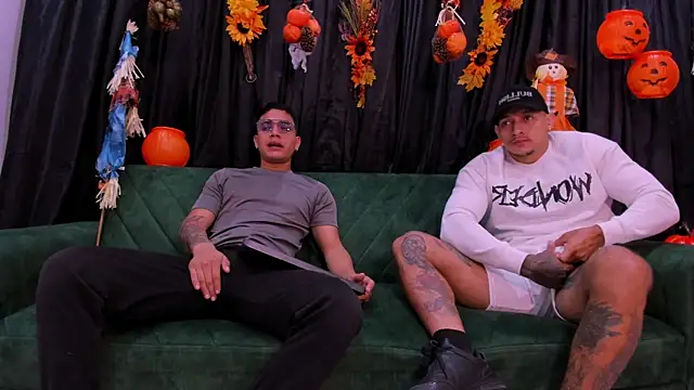 alessandroo   online show from October 28, 2025, 2:09 pm