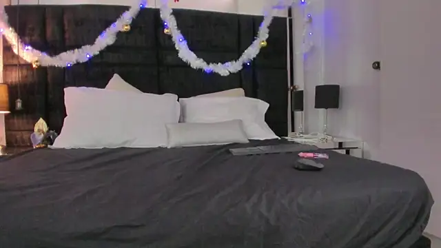 EmmadaSilva online show from November 24, 2025, 6:51 pm