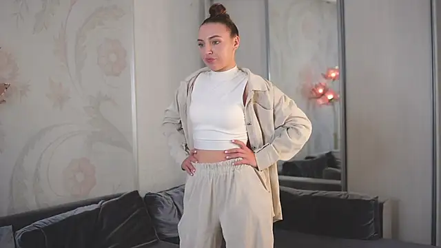 LushEmpire online show from October 22, 2025, 9:31 am