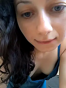 Meiii27 online show from November 28, 2025, 3:47 pm