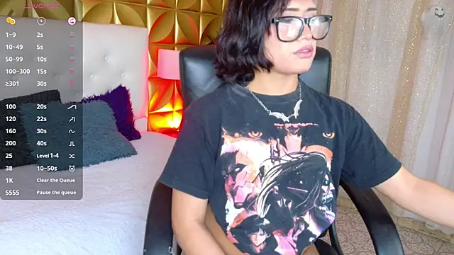 Velvet Sin  online show from November 11, 2025, 12:32 am