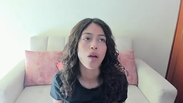 emily jonessxx online show from November 2, 2025, 7:49 pm