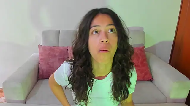 emily jonessxx online show from November 9, 2025, 7:23 pm