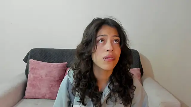 emily jonessxx online show from December 14, 2025, 4:56 pm