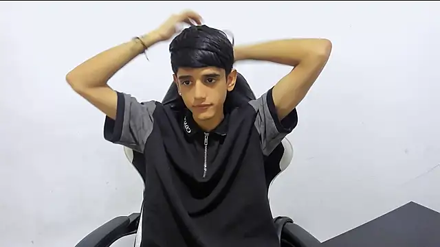 Cris curry02 online show from January 13, 2026, 5:29 pm