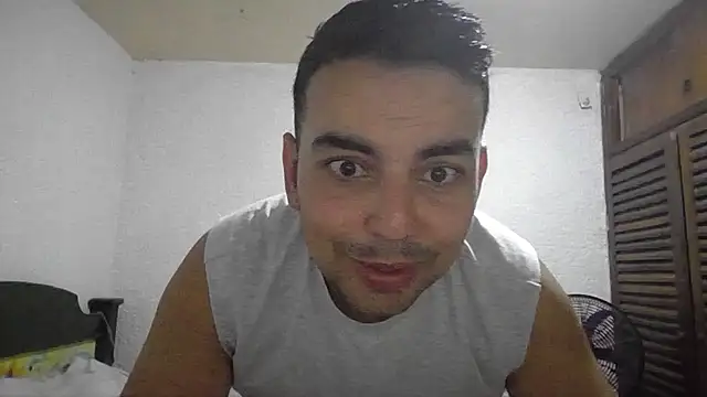 axel jhones  online show from November 4, 2025, 10:53 pm