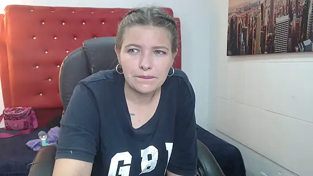 Snapshot of Hills_Mia chatting on October 30, 2025, 3:41 am Hills Mia online show from October 30, 2025, 3:41 am