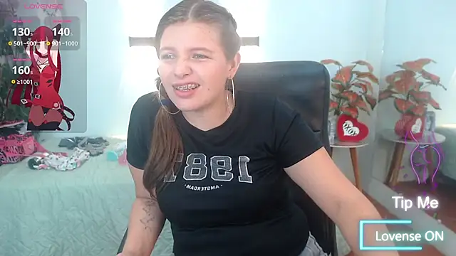 Snapshot of Hills_Mia chatting on November 3, 2025, 10:21 pm Hills Mia online show from November 3, 2025, 10:21 pm