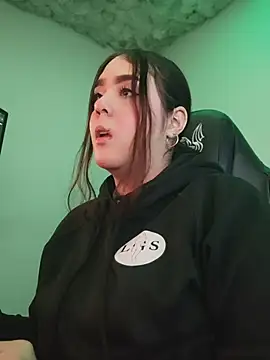 mirandahvelez online show from October 22, 2025, 7:24 pm