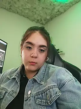 mirandahvelez online show from October 24, 2025, 9:06 am