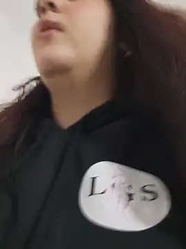 mirandahvelez online show from October 25, 2025, 5:04 am