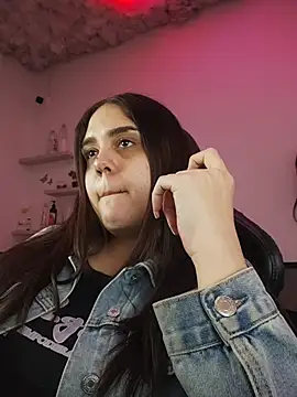 mirandahvelez online show from October 31, 2025, 6:25 am