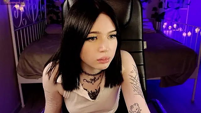 Emma Kirks online show from October 23, 2025, 12:26 pm