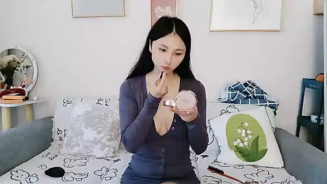 yuyan3929 online show from November 17, 2025, 1:11 am