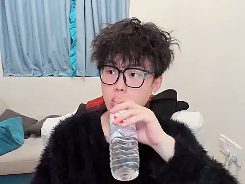 L1kuto online show from November 5, 2025, 7:58 pm